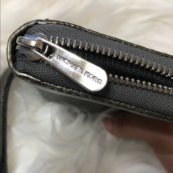 Michael Kors Wristlet Wallet - Picture 7 of 7